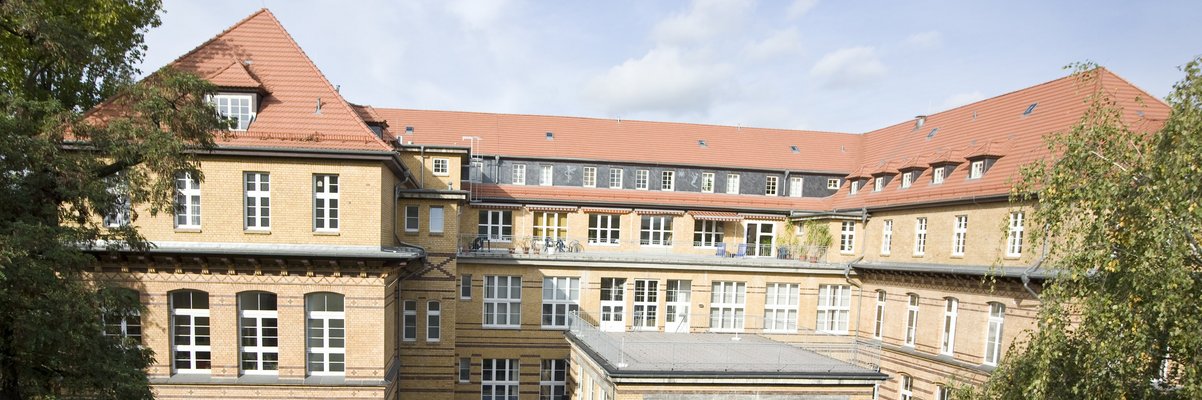 Gebäude in der Magdeburger Straße 8, Sitz des Institutes