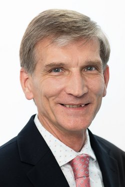 Dr. med. Julian Hering