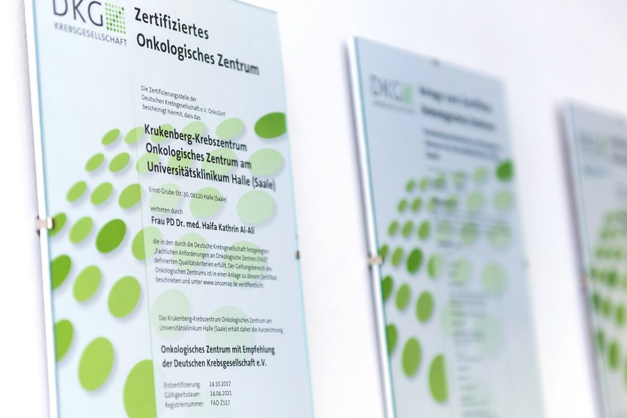 Gerahmte Zertifikate des Krukenberg-Krebszentrums  Gerahmte Zertifikate des Krukenberg-Krebszentrums
