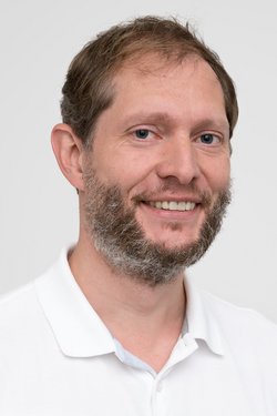 Dr. Karsten Schwarz